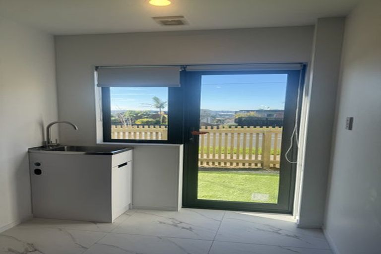 Photo of property in 14d Elcoat Avenue, Te Atatu South, Auckland, 0610