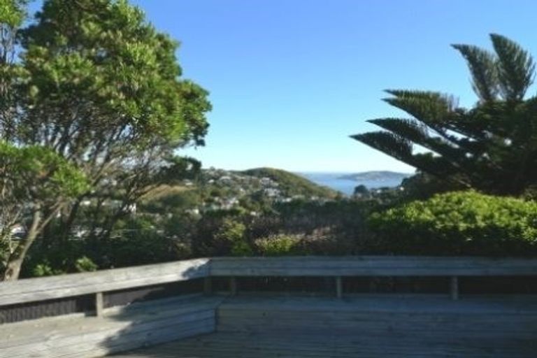 Photo of property in 92 Ruskin Road, Newlands, Wellington, 6037
