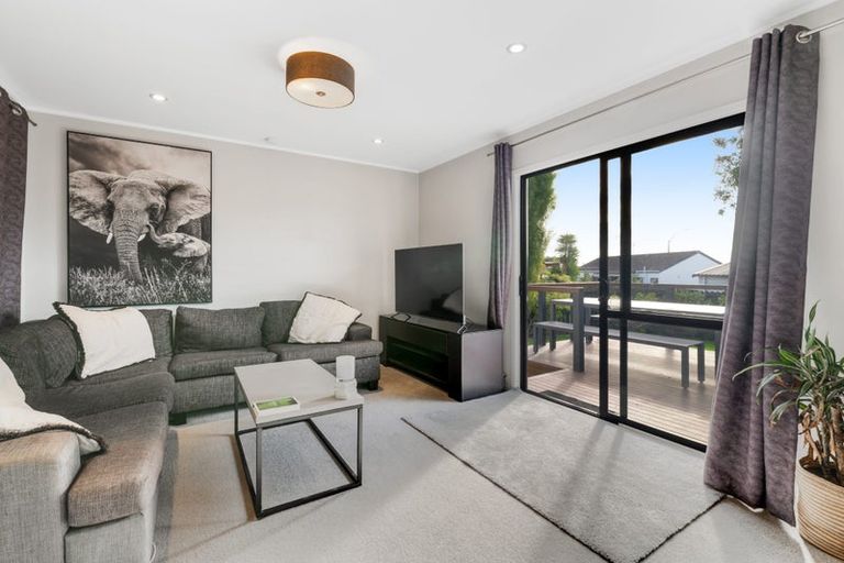 Photo of property in 5 Sevilla Place, Unsworth Heights, Auckland, 0632