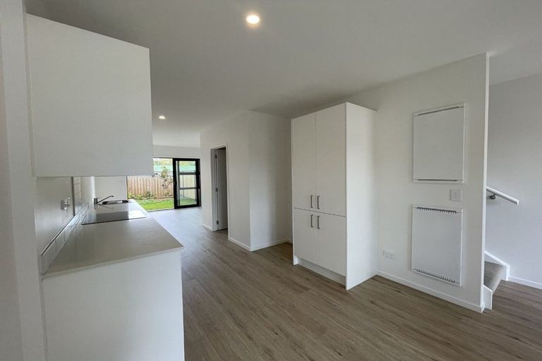 Photo of property in 8 Rauemi Way, Te Atatu South, Auckland, 0610