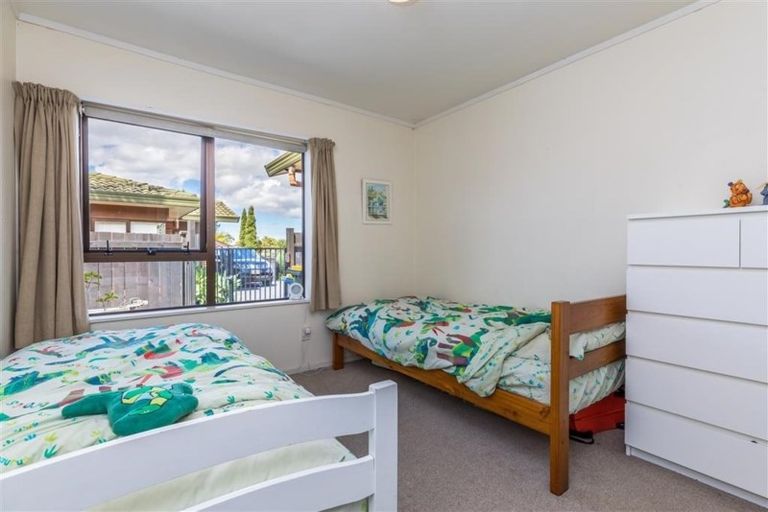 Photo of property in 11 Javelin Place, West Harbour, Auckland, 0618