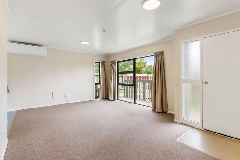 Photo of property in 18 Reinga Place, Massey, Auckland, 0614
