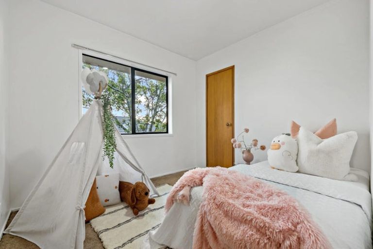 Photo of property in 40 Pigeon Mountain Road, Half Moon Bay, Auckland, 2012