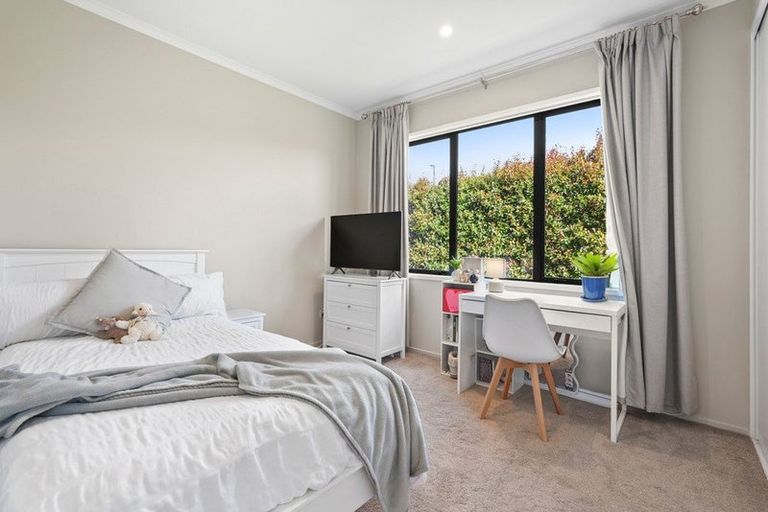 Photo of property in 2 Makaka Lane, Silverdale, 0932