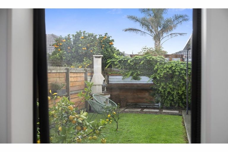 Photo of property in 22 Ripple Grove, Waiuku, 2123