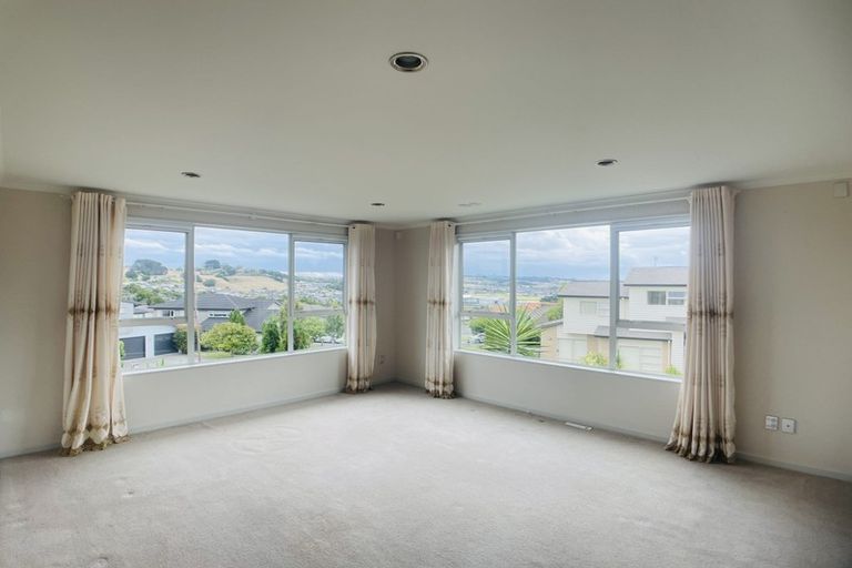 Photo of property in 1 Kenley Heights, Flat Bush, Auckland, 2016