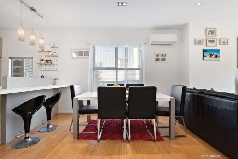 Photo of property in 75 Saddleback Grove, Karori, Wellington, 6012