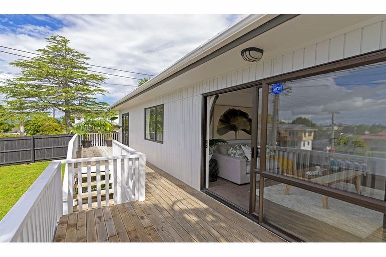 Photo of property in 1/111 Lincoln Park Avenue, Massey, Auckland, 0614