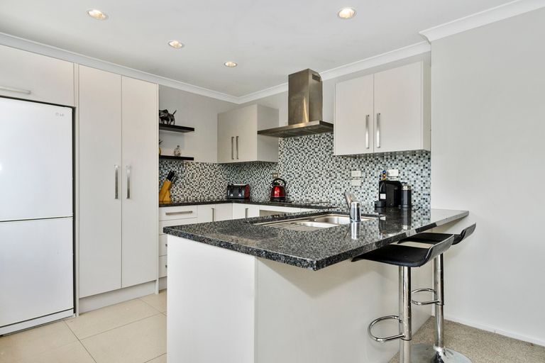 Photo of property in 2 Puriri Road, Pukekohe, 2120