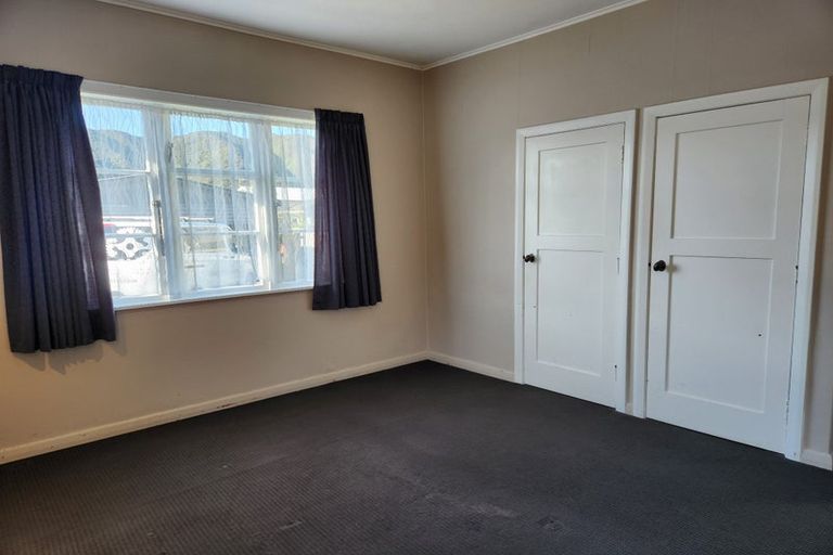 Photo of property in 4 Durham Crescent, Fairfield, Lower Hutt, 5011