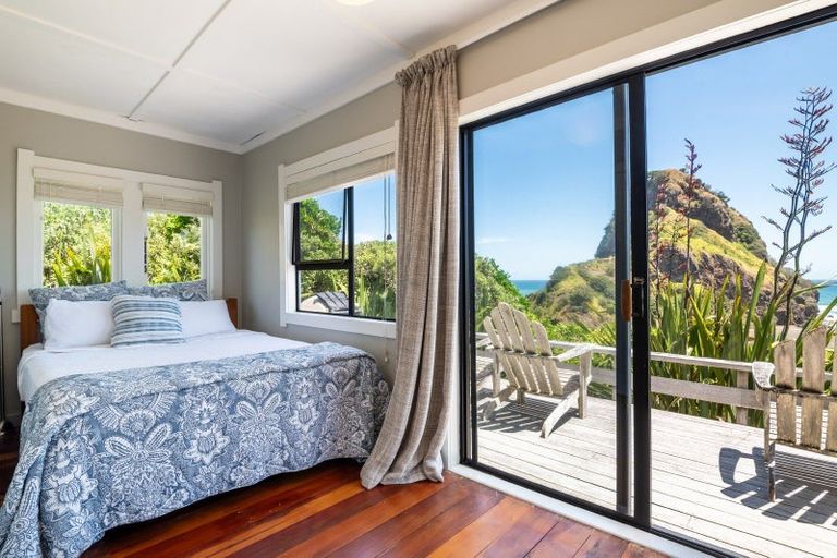 Photo of property in 20 Garden Road, Piha, New Lynn, 0772