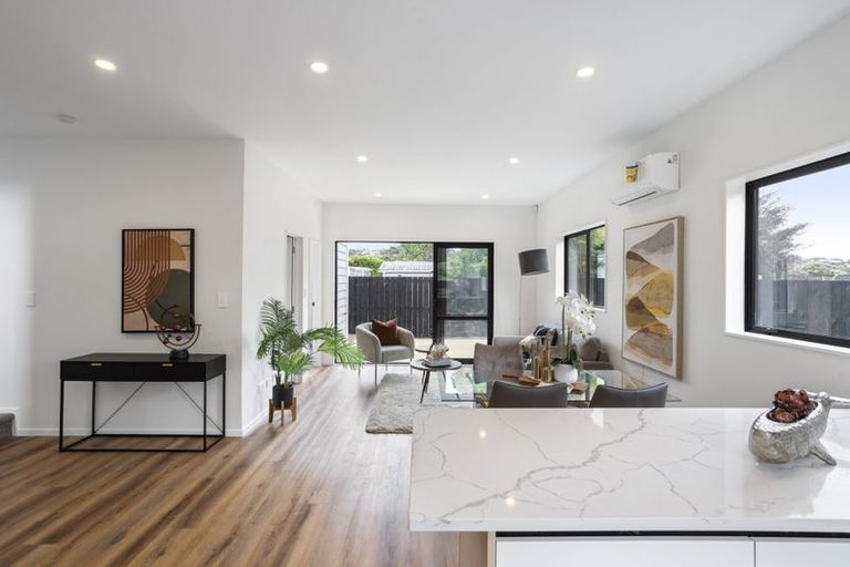 Photo of property in 21a Pipitea Place, Massey, Auckland, 0614