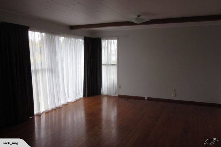 Photo of property in 5 Nan Place, Pakuranga Heights, Auckland, 2010
