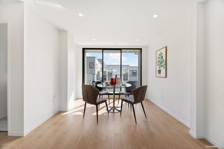 Photo of property in 41 Waihou Crescent, Albany Heights, Auckland, 0632