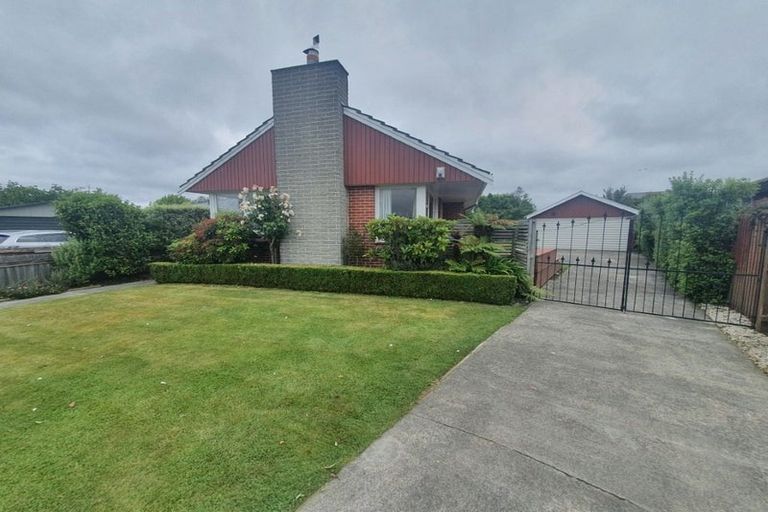 Photo of property in 26 Clipper Place, Redwood, Christchurch, 8051