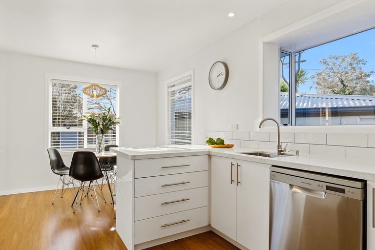 Photo of property in 37 Bentley Street, Russley, Christchurch, 8042