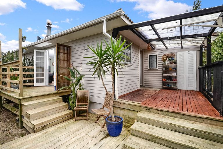 Photo of property in 49a Helena Street, Massey, Auckland, 0614