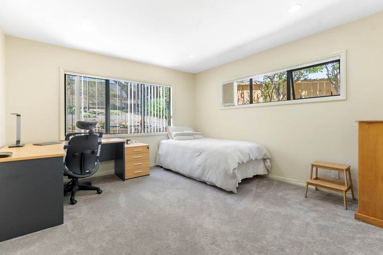 Photo of property in 1/230 East Coast Road, Forrest Hill, Auckland, 0620