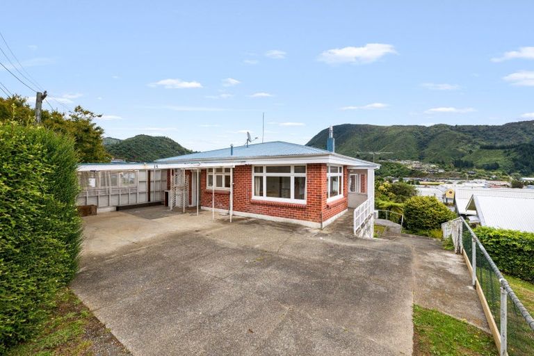 Photo of property in 15 Taranaki Street, Picton, 7220