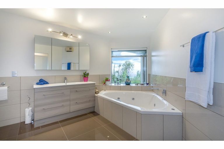 Photo of property in 34 Harry Ell Drive, Cashmere, Christchurch, 8022