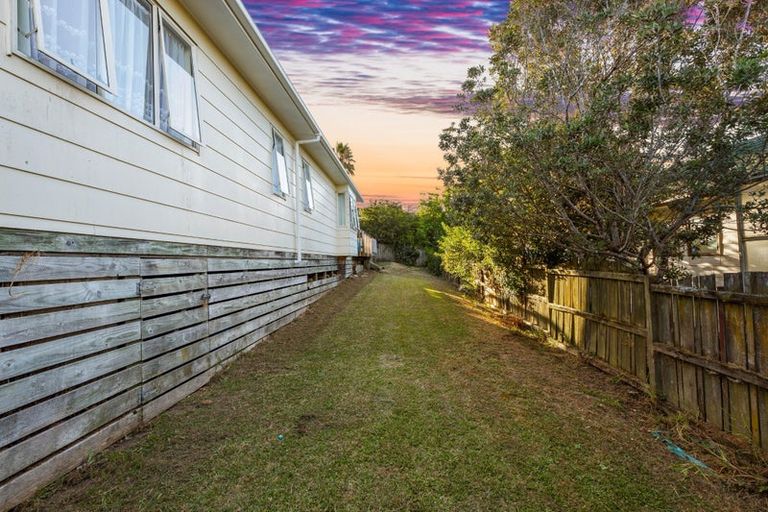 Photo of property in 16g Roick Parade, Glen Eden, Auckland, 0602