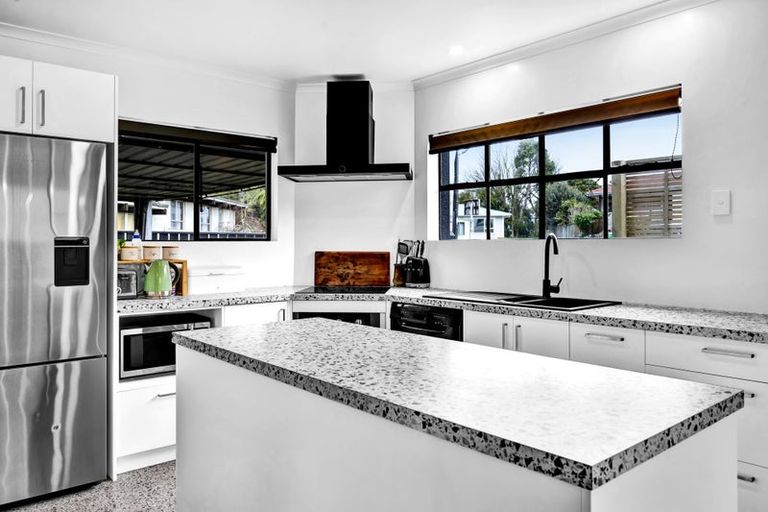 Photo of property in 5 Totara Terrace, Inglewood, 4330