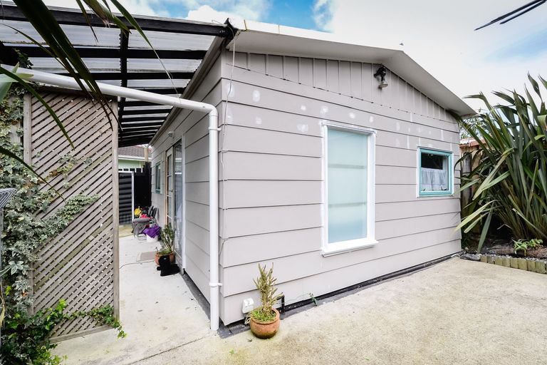 Photo of property in 49a Helena Street, Massey, Auckland, 0614