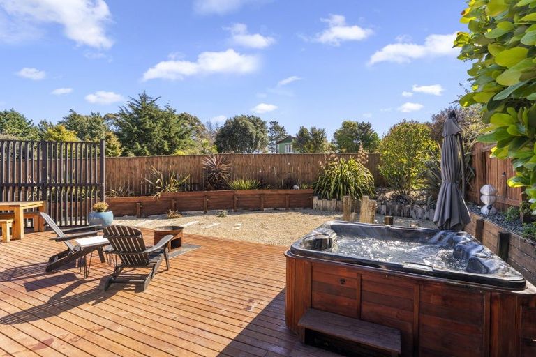 Photo of property in 15 Fytfield Place, Paraparaumu, 5032