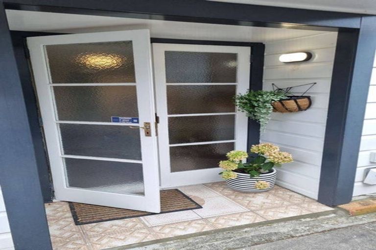 Photo of property in 3 Dover Street, Island Bay, Wellington, 6023