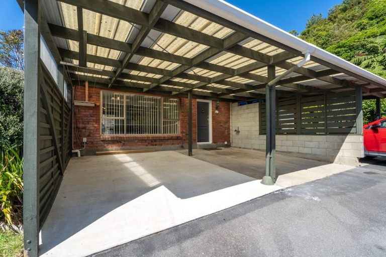 Photo of property in 85 Churton Drive, Churton Park, Wellington, 6037