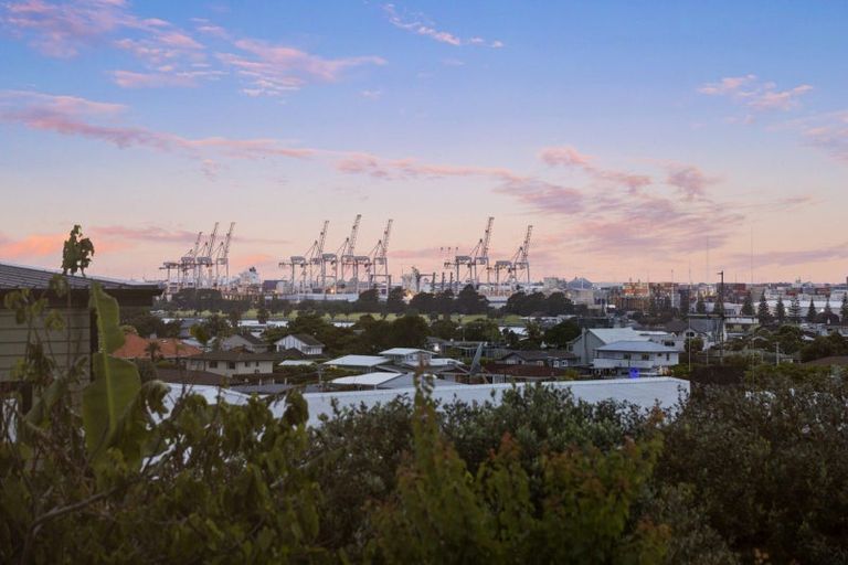 Photo of property in 37c Milton Road, Otumoetai, Tauranga, 3110