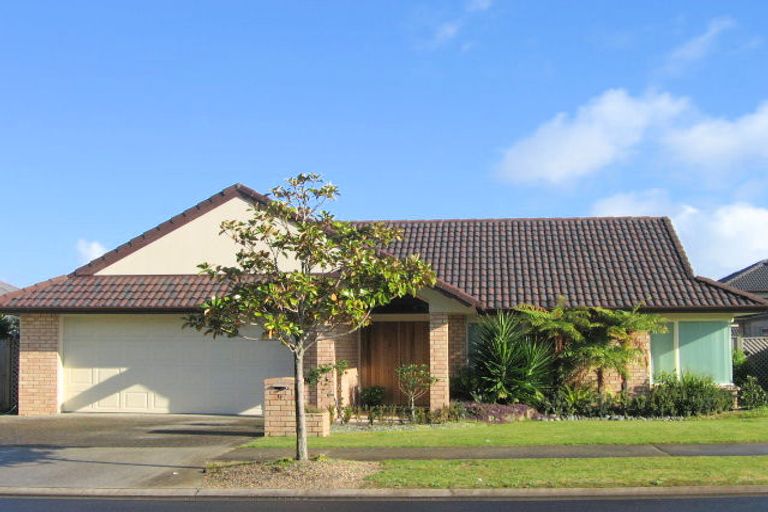 Photo of property in 6 Carousel Crescent, East Tamaki Heights, Auckland, 2016