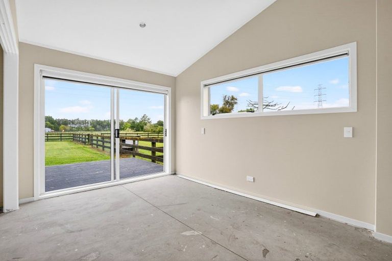Photo of property in 61 Boord Crescent, Kumeu, 0891