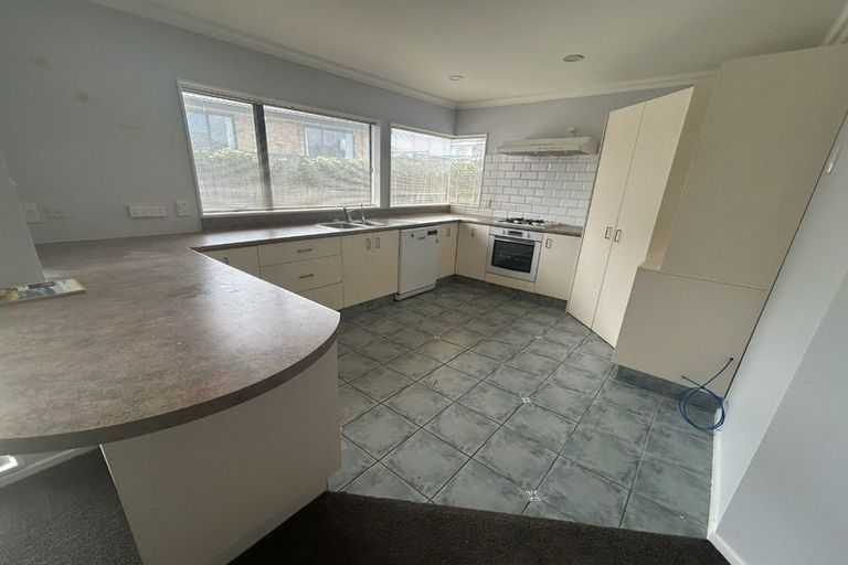 Photo of property in 39 Guildford Drive, Paraparaumu, 5032