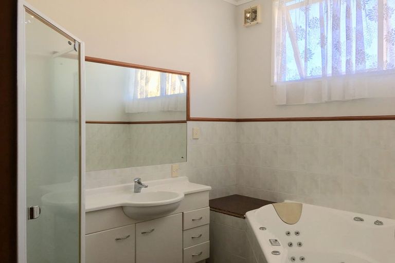 Photo of property in 109 Sylvan Avenue, Northcote, Auckland, 0627