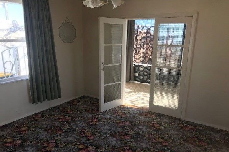 Photo of property in 35 Tireti Road, Titahi Bay, Porirua, 5022