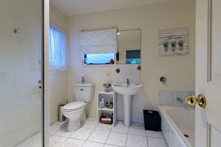 Photo of property in 35 Chamari Close, Titirangi, Auckland, 0604