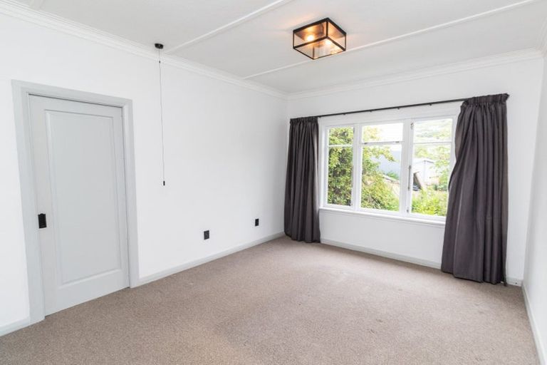 Photo of property in 30 Collins Avenue, Tawa, Wellington, 5028