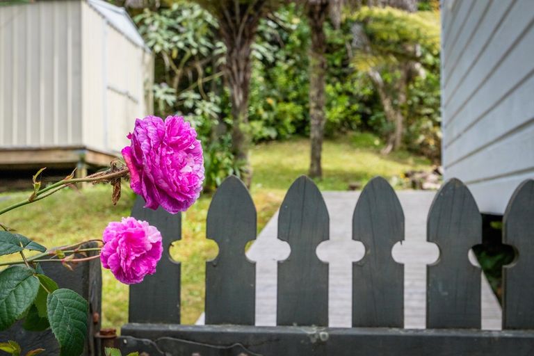 Photo of property in 24 Deirdre Place, Titirangi, Auckland, 0604