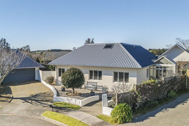 Photo of property in 3 Waiwera Place, Merrilands, New Plymouth, 4312
