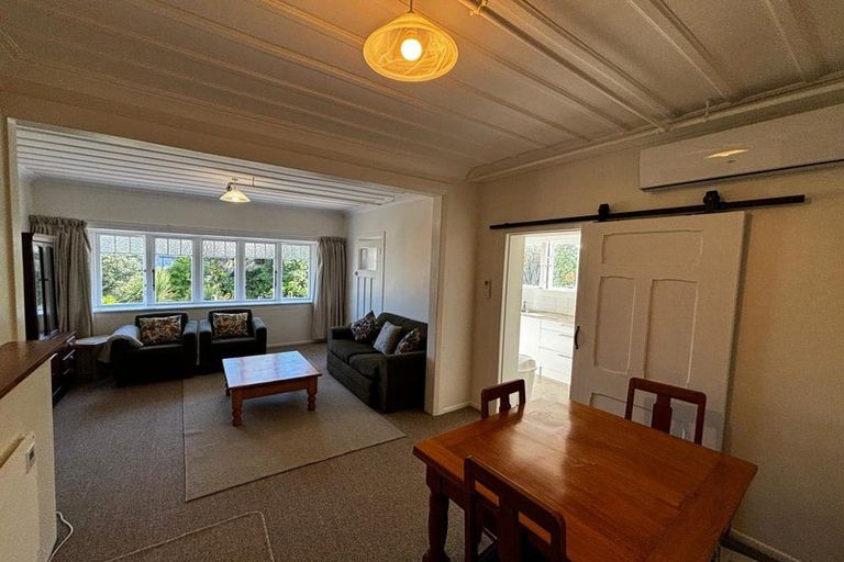 Photo of property in 5 Gilbert Street, New Plymouth, 4310