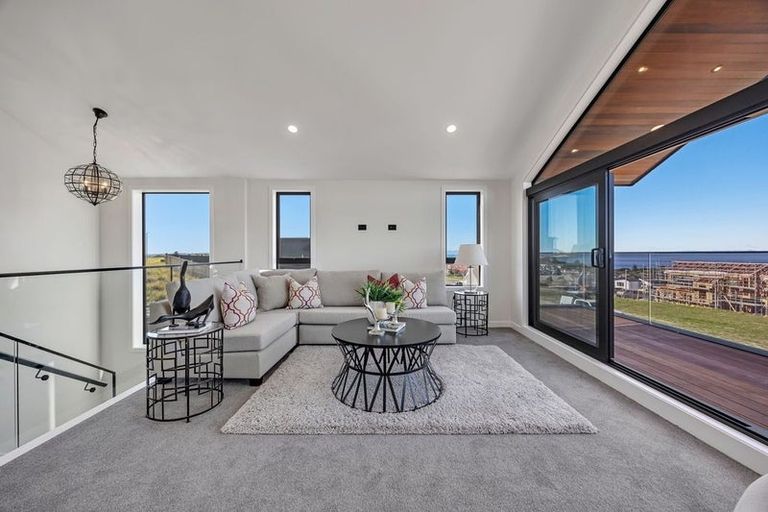 Photo of property in 8 Koheru Place, Long Bay, 0630