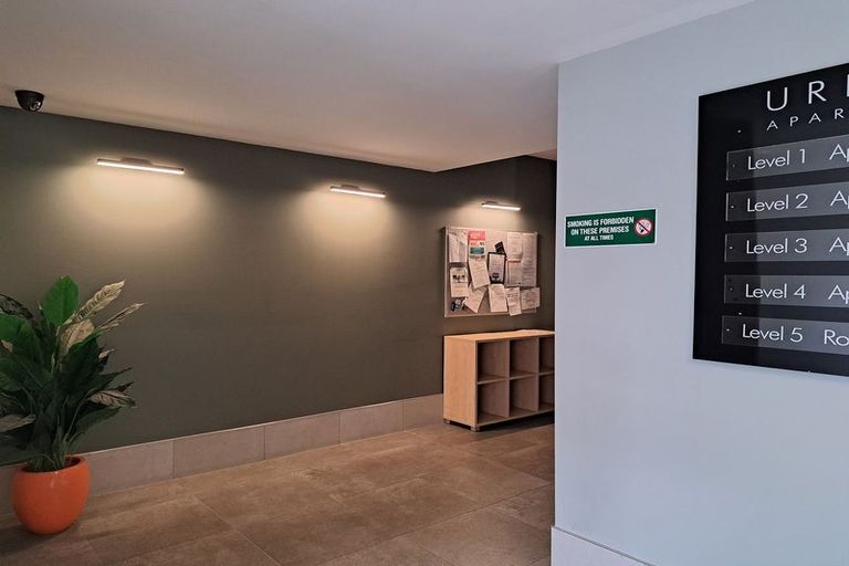 Photo of property in Urbane Apartments, 2/29 Webb Street, Mount Cook, Wellington, 6011