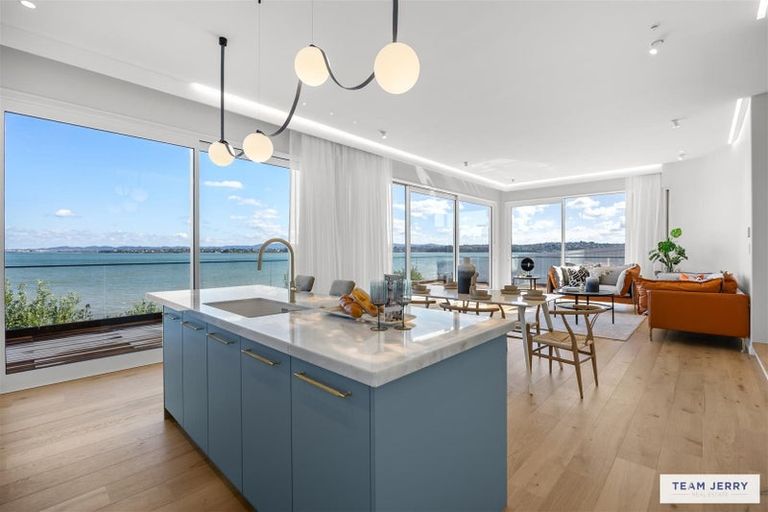 Photo of property in 4 Seawind Way, Hobsonville, 0616