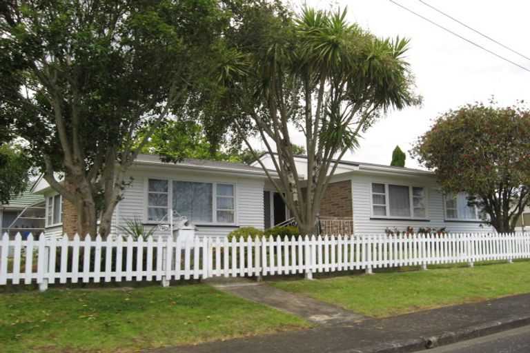 Photo of property in 2/2 Tainui Terrace, Mangere Bridge, Auckland, 2022