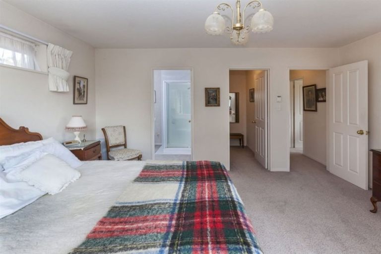 Photo of property in 8 Wiltshire Mews, Avonhead, Christchurch, 8042