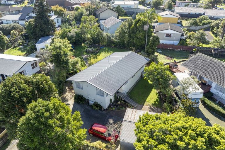 Photo of property in 13 Helleur Road, Massey, Auckland, 0614