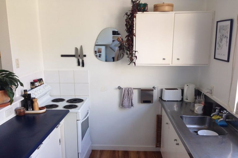 Photo of property in 69 Rolleston Street, Mount Cook, Wellington, 6021