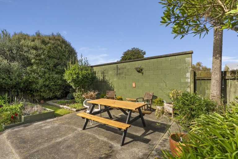 Photo of property in 27 Waterloo Crescent, Hokowhitu, Palmerston North, 4410