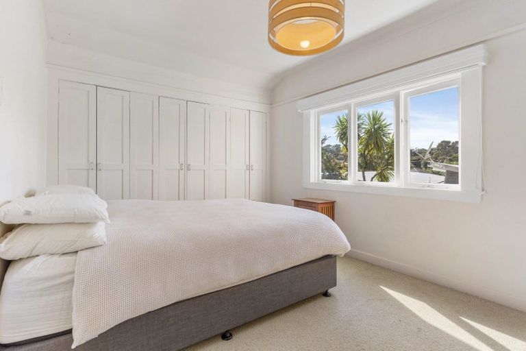 Photo of property in 20 Harrybrook Road, Green Bay, Auckland, 0604